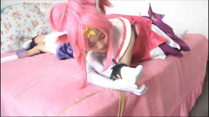 挠公司上司脚心（老板挠女员工脚心）